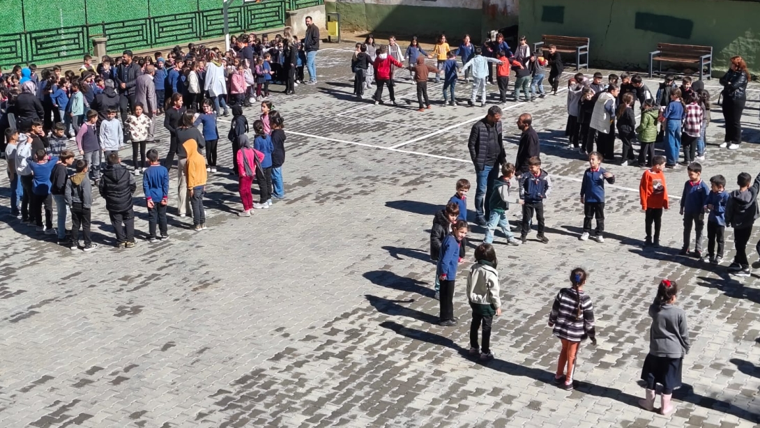 Okullarımızda Eş Zamanlı Afet Tatbikatı Gerçekleştirildi