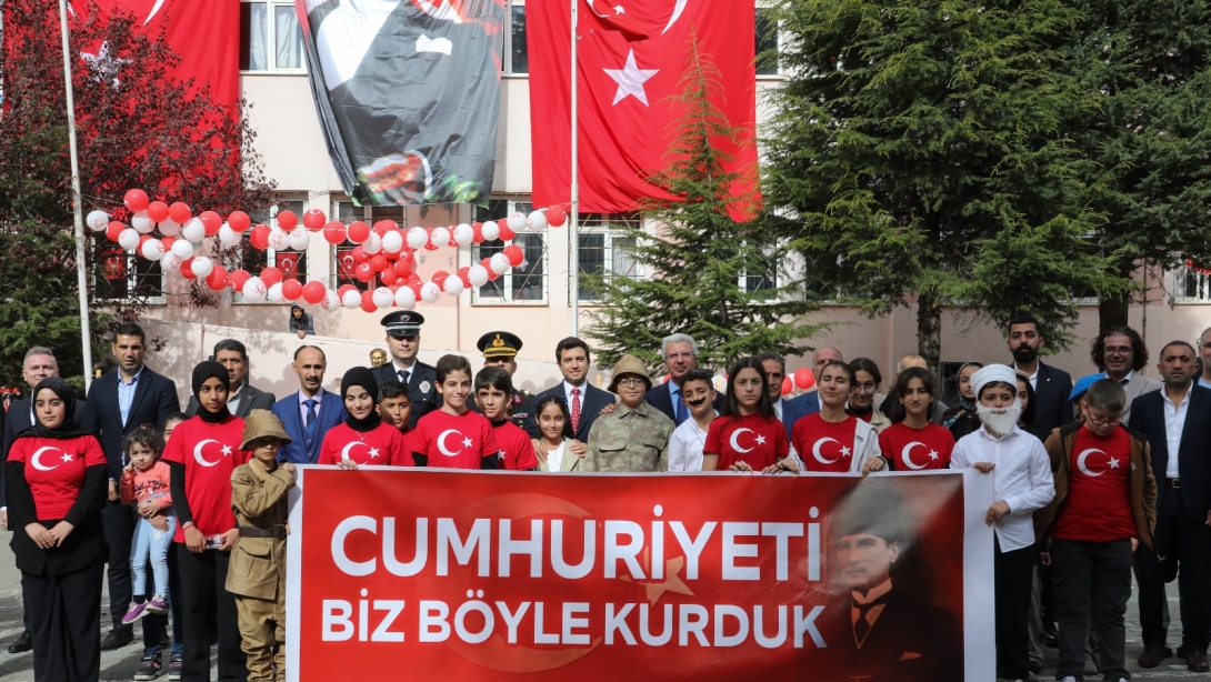CUMHURİYETİMİZİN 102. YILINDA 29 EKİM CUMHURİYET BAYRAMI COŞKUYLA KUTLANDI